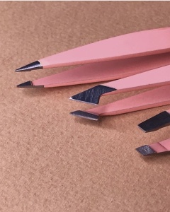 Пинцет Nikk Mole Скосый (Розовый)